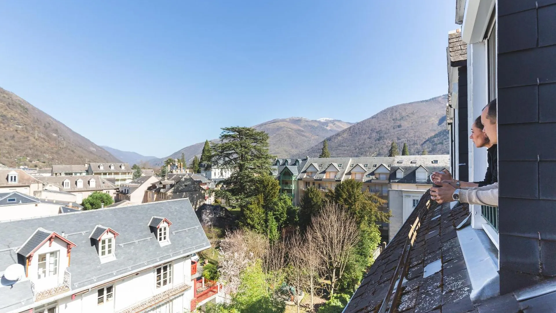 Le Perchoir, Avec Parking, Face Aux Thermes Bagnères-de-Luchon 0*,  Γαλλία